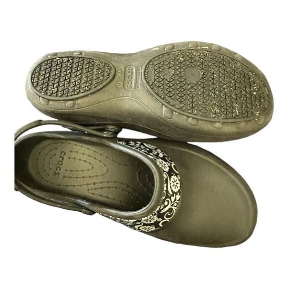 Crocs | Mercy Clogs Womens Black/ Silver Print Slip Resistant Shoes | 6 - Picture 4 of 6